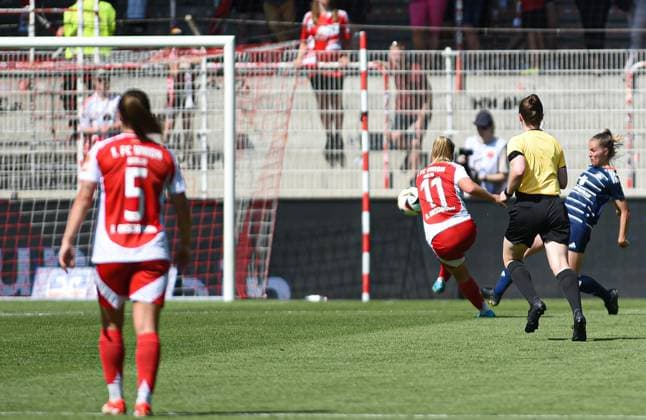 Soccer, Women, Season 2024 2025, 2 Women Bundesliga 1 Matchday , 1 FC Union Berlin Hamburger SV, Dina Orschmann 1 Women, 1 FC Union scores the goal to 1 1 against Jana Braun 1 Women, HSV , 24 08 2024, Copyright: xStefaniexFiebrig MatthiasxKochx