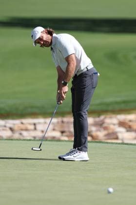 CASTLE ROCK, CO - AUGUST 24: Tommy Fleetwood watches his putt for birdie on the 3rd hole during the third round of the BMW Championship on August 24, 2024 at Castle Pines Golf Club in Castle Rock, CO. (Photo by Scott Winters Icon Sportswire) GOLF: AUG 24 PGA, Golf Herren FedExCup Playoffs - BMW Championship EDITORIAL USE ONLY Icon2408240399