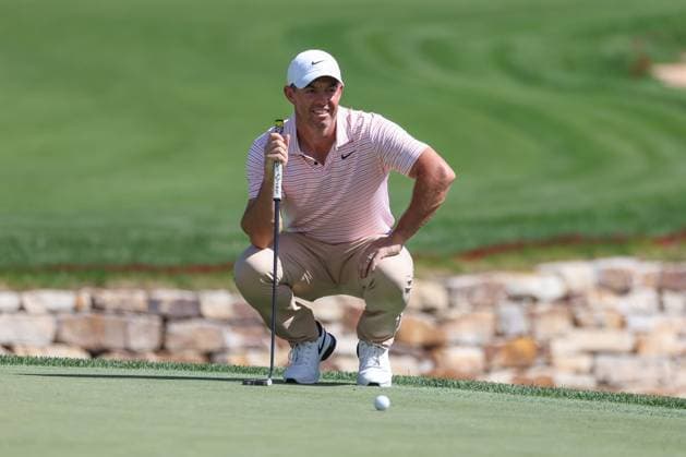 CASTLE ROCK, CO - AUGUST 24: Rory McIlroy lines up a putt for birdie on the 3rd hole during the third round of the BMW Championship on August 24, 2024 at Castle Pines Golf Club in Castle Rock, CO. (Photo by Scott Winters Icon Sportswire) GOLF: AUG 24 PGA, Golf Herren FedExCup Playoffs - BMW Championship EDITORIAL USE ONLY Icon2408240416