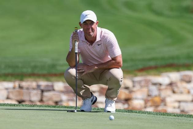 CASTLE ROCK, CO - AUGUST 24: Rory McIlroy lines up a putt for birdie on the 3rd hole during the third round of the BMW Championship on August 24, 2024 at Castle Pines Golf Club in Castle Rock, CO. (Photo by Scott Winters Icon Sportswire) GOLF: AUG 24 PGA, Golf Herren FedExCup Playoffs - BMW Championship EDITORIAL USE ONLY Icon2408240419