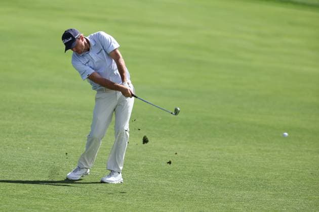 CASTLE ROCK, CO - AUGUST 24: Russell Henley hits his second shot from the fairway on the 3rd hole during the third round of the BMW Championship on August 24, 2024 at Castle Pines Golf Club in Castle Rock, CO. (Photo by Scott Winters Icon Sportswire) GOLF: AUG 24 PGA, Golf Herren FedExCup Playoffs - BMW Championship EDITORIAL USE ONLY Icon2408240434