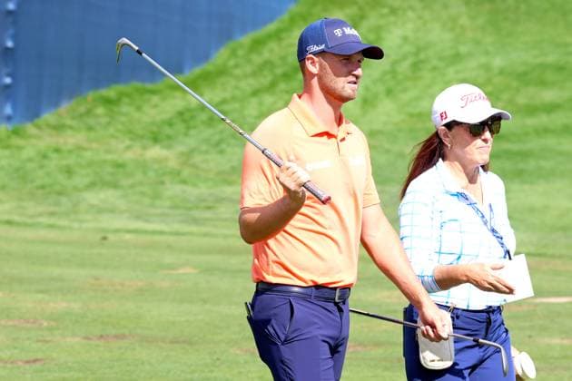 CASTLE ROCK, CO - AUGUST 24: PGA, Golf Herren golfer Wyndham Clark walks on the practice range during the third round of the PGA FedExCup BMW Championship on August 24th, 2024, at Castle Pines Golf Club in Castle Rock, Colorado. (Photo by Brian Spurlock Icon Sportswire) GOLF: AUG 24 PGA FedExCup Playoffs - BMW Championship EDITORIAL USE ONLY Icon24082426