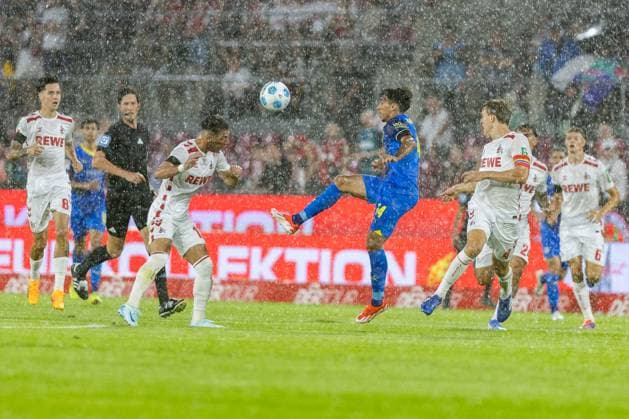 Soccer 2 Liga 1 FC Köln Eintracht Braunschweig on 24 08 2024 at RheinEnergieStadion in Cologne Leart Pacarada Köln , left Johan Gomez Braunschweig , center Timo Hübers Köln , right DFB regulations prohibit any use of photographs as image sequences and or quasi video xJRx