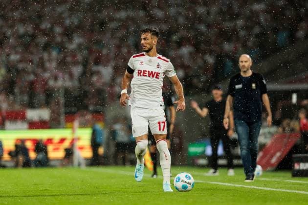 2 Fußball Bundesliga 1 FC Köln Eintracht Braunschweig 24 08 2024 Leart Paqarada 1 FC Köln, 17 am Ball 2 Fußball Bundesliga, 1 FC Köln Eintracht Braunschweig, Köln, Rheinenergiestadion am 24 08 2024 DFL REGULATIONS PROHIBIT ANY USE OF PHOTOGRAPHS AS IMAGE SEQUENCES AND OR QUASI VIDEO Copyright: xBEAUTIFULxSPORTS Wunderlx