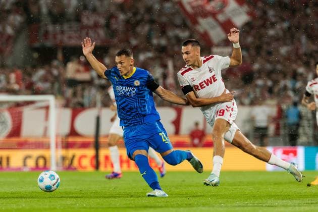 2 Soccer Bundesliga 1 FC Köln Eintracht Braunschweig 24 08 2024 duel Sven Köhler Eintracht Braunschweig, 27 , Tim Lemperle 1 FC Köln, 19 2 Soccer Bundesliga, 1 FC Köln Eintracht Braunschweig, Köln, Rheinenergiestadion am 24 08 2024 DFL REGULATIONS PROHIBIT ANY USE OF PHOTOGRAPHS AS IMAGE SEQUENCES AND OR QUASI VIDEO Copyright: xBEAUTIFULxSPORTS Wunderlx