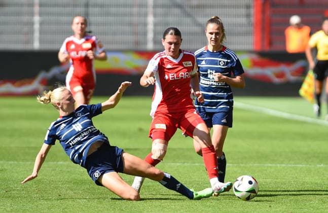 Soccer, Women, Season 2024 2025, 2 Women Bundesliga 1 Matchday , 1 FC Union Berlin Hamburger SV, v l Sophie Alice Profe 1 Women, HSV , Antonia Johanna Halverkamps 1 Women, 1 FC Union , Jana Braun 1 Women, HSV , 24 08 2024, Copyright: xStefaniexFiebrig MatthiasxKochx