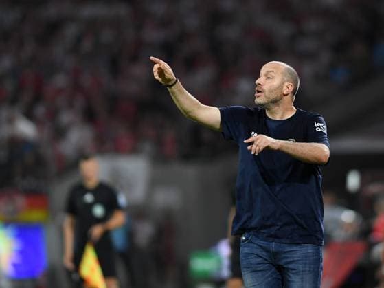 Cologne, Germany, 24 08 24 Coach Daniel Scherning Eintracht Braunschweig gestures during the 2 Bundesliga match between 1 FC Koeln vs Eintracht Braunschweig at Rhein Energie Stadium on August 24, 2024 in Cologne, Germany Photo by Ralf Treese DeFodi Images Cologne, Germany, 24 08 24 Trainer Daniel Scherning Eintracht Braunschweig gestures during the 2 Bundesliga match between 1 FC Koeln vs Eintracht Braunschweig at Rhein Energie Stadium on August 24, 2024 in Cologne, Germany Photo by Ralf Treese DeFodi Images DFB DFL REGULATIONS PROHIBIT ANY USE OF PHOTOGRAPHS AS IMAGE SEQUENCES AND OR QUASI VIDEO Defodi 521 KOEBRA20240824 029 Defodi-521 DFB DFL REGULATIONS PROHIBIT ANY USE OF PHOTOGRAPHS AS IMAGE SEQUENCES AND OR QUASI-VIDEO.