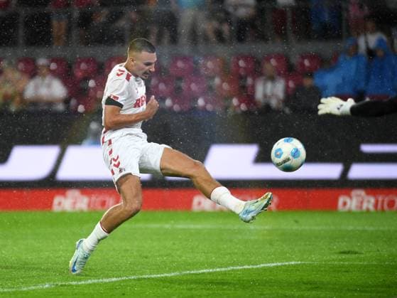 24 08 2024, Cologne, Germany, Rhein Energie Stadium, 1 FC Koeln vs Eintracht Braunschweig 2 Bundesliga, Tim Lemperle 1 FC Koeln Goal to 3 0 Photo Ralf Treese DFB DFL REGULATIONS PROHIBIT ANY USE OF PHOTOGRAPHS AS IMAGE SEQUENCES AND OR QUASI VIDEO Cologne Rhein Energie Stadium North Rhine Westphalia Germany 521_KOEBRA20240824_043 Treese-521