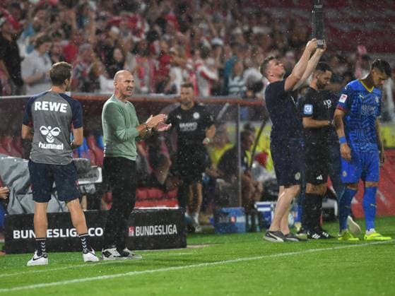 24 08 2024, Cologne, Germany, Rhein Energie Stadium, 1 FC Koeln vs Eintracht Braunschweig 2 Bundesliga, Coach Gerhard Struber 1 FC Koeln gestures, gestures Photo Ralf Treese DFB DFL REGULATIONS PROHIBIT ANY USE OF PHOTOGRAPHS AS IMAGE SEQUENCES AND OR QUASI VIDEO Cologne Rhein Energie Stadium North Rhine Westphalia Germany 521_KOEBRA20240824_045 Treese-521