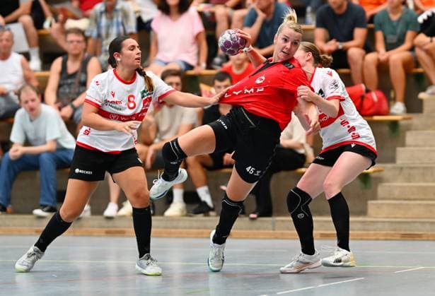 BAU 24 08 2024 Ludwigsburg Handball HB Ludwigsburg vs HSV Solingen Gräfrath , f l Patricia Nikolic Solingen , Noemi Hafra Ludwigsburg