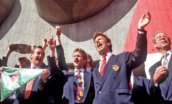 17.05.1992 VfB Stuttgart Meisterschaft Empfang im Stadion Deutschland, Stuttgart, 17.05.1992, Fussball, Bundesliga, Saison 1991 1992, VfB Stuttgart, Empfang nach dem Gewinn der deutschen Meisterschaft im Neckarstadion: v.l. Gerhard Mayer-Vorfelder, Fritz Walter, Christoph Daum. *** 17 05 1992 VfB Stuttgart championship reception in the stadium Germany, Stuttgart, 17 05 1992, Football, Bundesliga, Season 1991 1992, VfB Stuttgart, Reception after winning the German championship in the Neckarstadion from l Gerhard Mayer Vorfelder, Fritz Walter, Christoph Daum