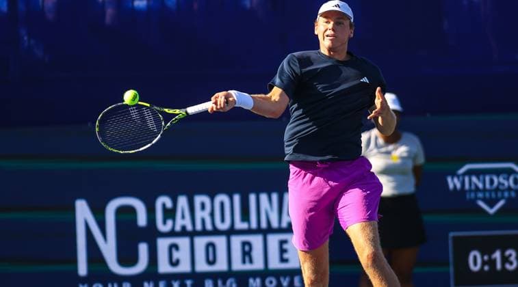 August 24, 2024: Alex Michelsen hits the ball in singles final against Lorenzo Sonego. Lorenzo Sonego won the tournament. Winston-Salem Open, ATP, Tennis Herren Tour, Singles Final. Wake Forest Tennis Complex, Winston Salem, North Carolina. . CSM Winston Salem United States of America - ZUMAc04_ 20240824_zma_c04_182 Copyright: xDavidxBeachx