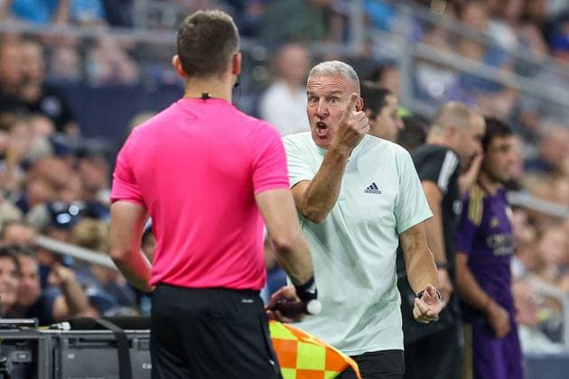 August 24, 2024: Sporting Kansas City head coach Peter Vermes talks with side official Corey Parker about a call during the second half of a game against Orlando City SC at Childrens Mercy Park in Kansas City, KS. CSM Kansas City United States of America - ZUMAc04_ 20240824_zma_c04_318 Copyright: xDavidxSmithx