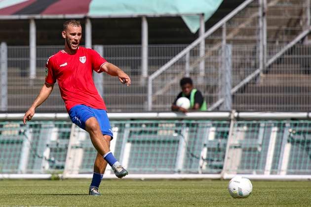 Krefeld, Germany, 24 08 24 Melvin Aladin Ramusovic KFC Uerdingen in action on the ball, single action during the game of the Regionalliga West between the match KFC Uerdingen vs Türkspor Dortmund in the Grotenburg Photo by Brauer Fotoagentur Adrian Schlueter Krefeld Grotenburg North Rhine Westphalia Germany Copyright: xBrauer-Fotoagenturx xAdrianxSchlx
