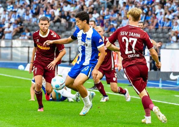 Soccer 2 Bundesliga, Hertha BSC Berlin Jahn Regensburg 24 08 2024, xdanx, Soccer 2 Bundesliga, Hertha BSC Berlin Jahn Regensburg emspor, v l Oscar Schoenfelder SSV Jahn Regensburg 7 ,Ibrahim Maza Hertha BSC 10 ,Dominik Kother SSV Jahn Regensburg 27 ,duel, duel, fight, tackle DFL DFB REGULATIONS PROHIBIT ANY USE OF PHOTOGRAPHS as IMAGE SEQUENCES and or QUASI VIDEO Daniel Lakomski Mix1Press Berlin Olympiastadion Berlin Germany DEU Copyright: xDanielxLakomskix