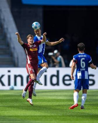 Soccer, Men, Season 2024 2025, 2 Bundesliga 3 Matchday , Hertha BSC SSV Jahn Regensburg, f l Christian Viet Jahn Regensburg , Marc Oliver Kempf Hertha BSC , Diego Demme Hertha BSC , 24 08 2024, Copyright: xSebastianxRäppold MatthiasxKochx