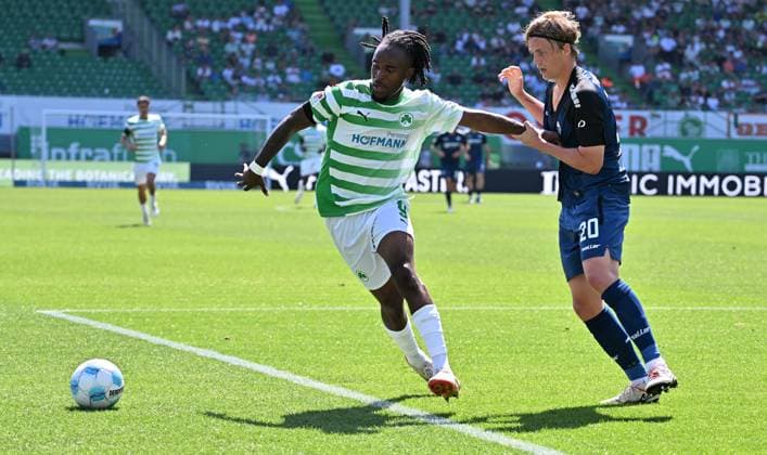 24 08 2024 Soccer Season 2024 2025 2 Soccer Bundesliga 03 Matchday SpVgg Greuther Fürth Kleeblatt SC Paderborn 07 SCP Sportfoto Zink xwoxzix DFL regulations prohibit any use of photographs as image sequences and or quasi video only for editorial use Noel Futkeu 9, SpVgg Greuther Fürth Felix Götze 20, SC Paderborn 07