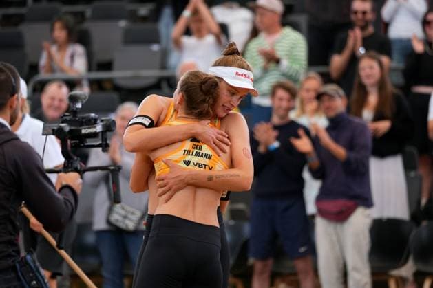 Hamburg, Germany, August 25th 2024: Cinja Tillmann ( Germany ) Svenja Mueller ( Germany ) during the Elite 16 Beachvolleyball Tournament 2024 at Stadium Am Rothenbaum in Hamburg, GERMANY. (Julia Kneissl SPP) Copyright: xJuliaxKneisslx xSPPx spp-en-JuKnSp-JK_09500.jpeg
