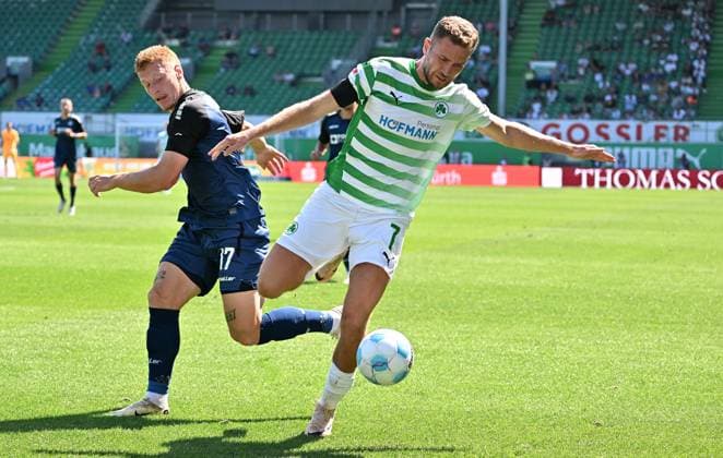 24 08 2024 Soccer Season 2024 2025 2 Soccer Bundesliga 03 Matchday SpVgg Greuther Fürth Kleeblatt SC Paderborn 07 SCP Sportfoto Zink xwoxzix DFL regulations prohibit any use of photographs as image sequences and or quasi video only for editorial use Laurin Curda 17, SC Paderborn 07 Dennis Srbeny 7, SpVgg Greuther Fürth