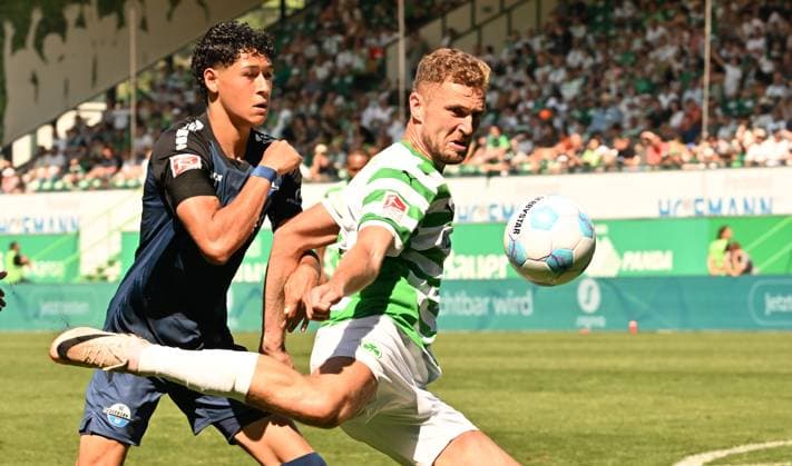 24 08 2024 Soccer season 2024 2025 2 Soccer Bundesliga 03 Matchday SpVgg Greuther Fürth Kleeblatt SC Paderborn 07 SCP Sportfoto Zink xwoxzix DFL regulations prohibit any use of photographs as image sequences and or quasi video only for editorial use Santiago Castaneda 5, SC Paderborn 07 Dennis Srbeny 7, SpVgg Greuther Fürth