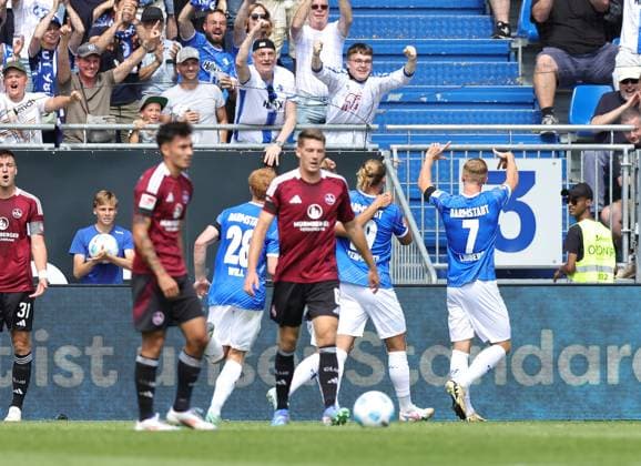 25 08 2024 Soccer Season 2024 2025 2 Soccer Bundesliga 03 Matchday SV Darmstadt 98 SVD D98 Lilien 1 FC Nürnberg FCN Club Sportfoto Zink DaMa xdaxmax DFL regulations prohibit any use of photographs as image sequences and or quasi video only for editorial use Jubel Freude Torjubel nach Tor zum 1 0 Isac Lidberg 7, SV Darmstadt 98 D98 SV98 und Zuschauer Publikum Fans jubelt freut sich Torschütze Isac Lidberg 7, SV Darmstadt 98 D98 SV98