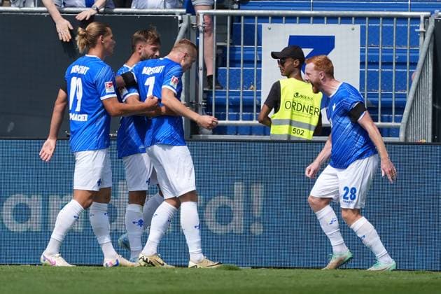 celebrate the goal, goal celebration for 1 0 Isac Lidberg SV Darmstadt 98, 07 , Paul Will SV Darmstadt 98, 28 rejoices 25 08 2024 2 Bundesliga, season 24 25 SV Darmstadt 98 vs 1 FC Nürnberg, Stadion am Boellenfalltor, emonline, emspor,