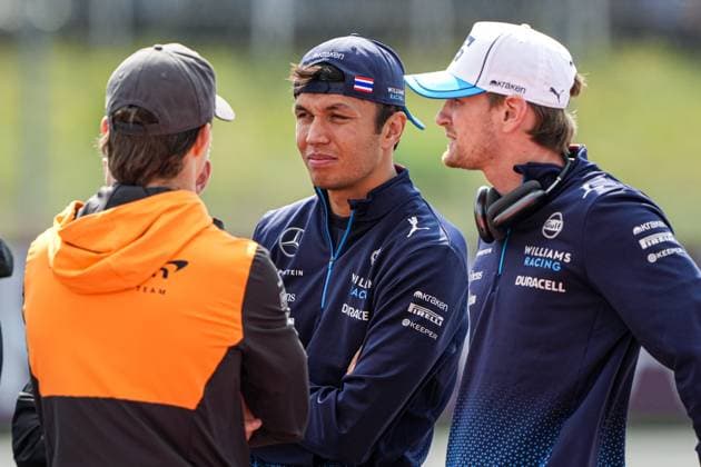2024-08-25 F1 - Heineken Dutch GP - Drivers Parade ZANDVOORT, NETHERLANDS - AUGUST 25: Alexander Albon of Williams looks up during the Drivers Parade during F1 - Heineken Dutch GP on August 25, 2024 in Zandvoort, Netherlands. Zandvoort Netherlands Content not available for redistribution in The Netherlands directly or indirectly through any third parties. Copyright: xAndrexWeeningx