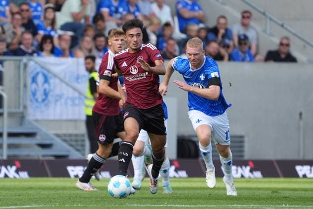 Jens Castrop 1 FC Nürnberg, 17 vs Kai Klefisch SV Darmstadt 98, 17 25 08 2024 2 Bundesliga, season 24 25 SV Darmstadt 98 vs 1 FC Nürnberg, Stadion am Boellenfalltor, emonline, emspor,