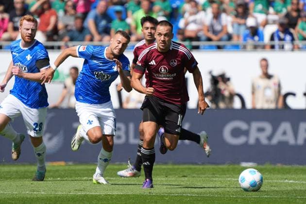 Julian Justvan 1 FC Nuremberg, 10 attacks 25 08 2024 2 Bundesliga, season 24 25 SV Darmstadt 98 vs 1 FC Nuremberg, Stadion am Boellenfalltor, emonline, emspor,