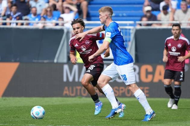 Clemens Riedel SV Darmstadt 98, 38 in duel with Rafael Lubach 1 FC Nürnberg, 18 25 08 2024 2 Bundesliga, Season 24 25 SV Darmstadt 98 vs 1 FC Nürnberg, Stadion am Boellenfalltor, emonline, emspor,