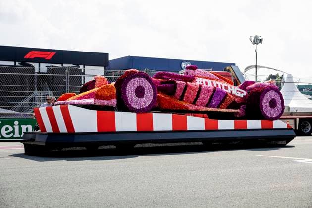 ZANDVOORT - Floats of the flower parade during the drivers parade of the F1 Grand Prix of the Netherlands at the Circuit of Zandvoort. ANP SEM VAN DER WAL xVIxANPxSportx xxANPxIVx 506717482 originalFilename: 506717482.jpg