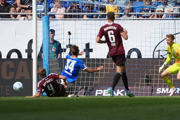 Killian Corredor SV Darmstadt 98, 34 is fouled but referee Max Burda does not award a penalty 25 08 2024 2 Bundesliga, season 24 25 SV Darmstadt 98 vs 1 FC Nürnberg, Stadion am Boellenfalltor, emonline, emspor,