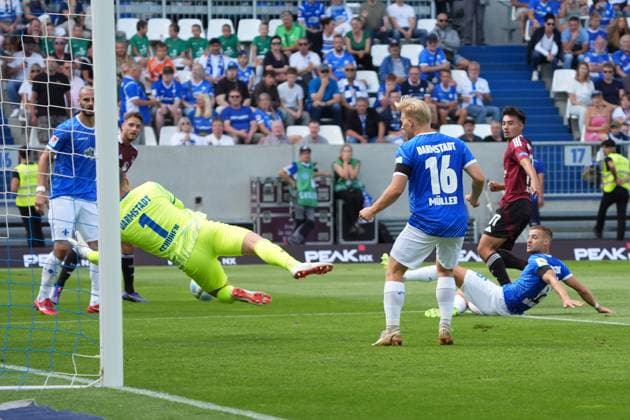 Goalkeeper Marcel Schuhen SV Darmstadt 98, 01 save against Jens Castrop 1 FC Nürnberg, 17 25 08 2024 2 Bundesliga, season 24 25 SV Darmstadt 98 vs 1 FC Nürnberg, Stadion am Boellenfalltor, emonline, emspor,