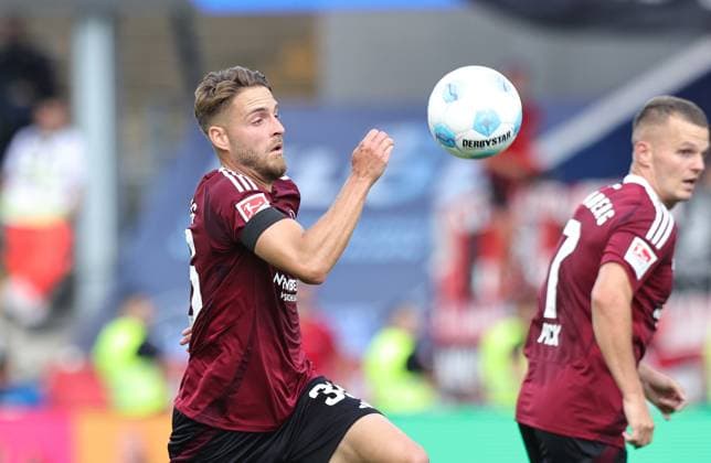 25 08 2024 Soccer Season 2024 2025 2 Soccer Bundesliga 03 Matchday SV Darmstadt 98 SVD D98 Lilien 1 FC Nürnberg FCN Club Sportfoto Zink DaMa xdaxmax DFL regulations prohibit any use of photographs as image sequences and or quasi video only for editorial use Lukas Schleimer 36, 1 FC Nürnberg FCN blickt auf Ball