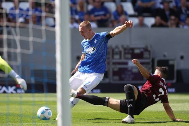 2024 08 25 xJFAx Soccer 2 Bundesliga 3 Matchday Season 2024 25, SV Darmstadt 98 1 FC Nürnberg v l , Goal shot Isac Lidberg SV Darmstadt 98 , Robin Knoche 1 FC Nürnberg DFL DFB REGULATIONS PROHIBIT ANY USE OF PHOTOGRAPHS as IMAGE SEQUENCES and or QUASI VIDEO Copyright: JoaquimxFerreira