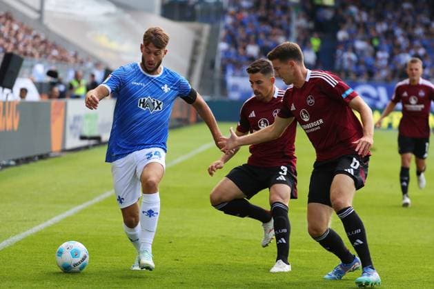 25 08 2024, xtvx, Fußball 2 Bundesliga, SV Darmstadt 98 1 FC Nürnberg emspor, v l Zweikampf, Duell, duel, tackle, compete d34 Florian Flick 1 FC Nuernberg DFL DFB REGULATIONS PROHIBIT ANY USE OF PHOTOGRAPHS as IMAGE SEQUENCES and or QUASI VIDEO Darmstadt