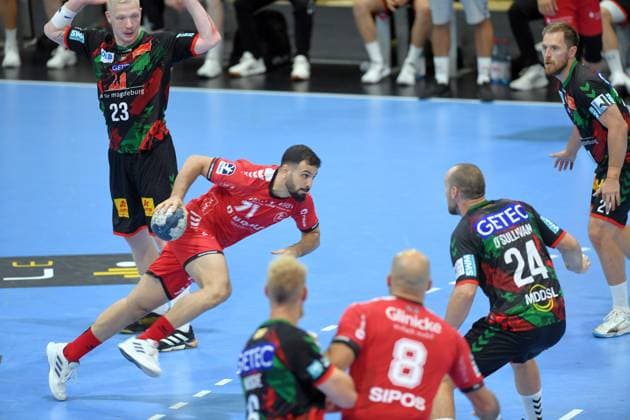 Mohamed Amine Darmoul MT Melsungen 71 on the ball , Christian O Sullivan SC Magdeburg , Adrian Sipos MT Melsungen 8 , Magnus Saugstrup SC Magdeburg 23 , GER, MT Melsungen SC Magdeburg, Handball, Test match, Probonio Handball Sommermaerchen, 25 08 2024, GER, MT Melsungen SC Magdeburg, Handball, Test match, 25 08 2024 Kassel Copyright: xEibner-Pressefotox-xRolandxSippelx EP_RSL