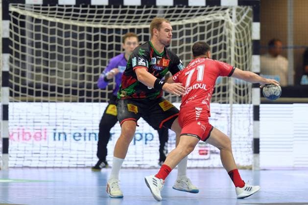 Mohamed Amine Darmoul MT Melsungen 71 on the ball , Tim Zechel SC Magdeburg 9 L in defense , GER, MT Melsungen SC Magdeburg, Handball, Test match, Probonio Handball Sommermaerchen, 25 08 2024, GER, MT Melsungen SC Magdeburg, Handball, Test match, 25 08 2024 Kassel Copyright: xEibner-Pressefotox-xRolandxSippelx EP_RSL