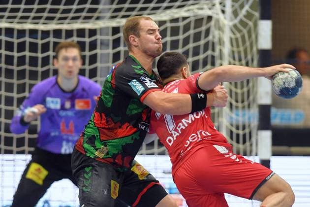 Mohamed Amine Darmoul MT Melsungen 71 on the ball , Tim Zechel SC Magdeburg 9 L in defense , GER, MT Melsungen SC Magdeburg, Handball, Test match, Probonio Handball Sommermaerchen, 25 08 2024, GER, MT Melsungen SC Magdeburg, Handball, Test match, 25 08 2024 Kassel Copyright: xEibner-Pressefotox-xRolandxSippelx EP_RSL