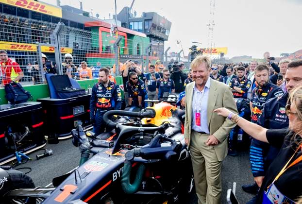 ZANDVOORT - King Willem-Alexander at the car of Max Verstappen (Red Bull Racing) before the F1 Grand Prix of the Netherlands at the Circuit of Zandvoort. ANP SEM VAN DER WAL xVIxANPxSportx xxANPxIVx 506718683 originalFilename: 506718683.jpg