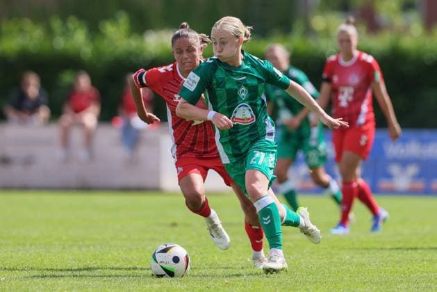 from left Laura Feiersinger 1 FC Köln, 27 and Caroline Siems SV Werder Bremen, 21 in duel, duel, dynamics, action, action, match scene, 25 08 2024, Münster Germany , Soccer, Test match women, SV Werder Bremen 1 FC Köln xobx
