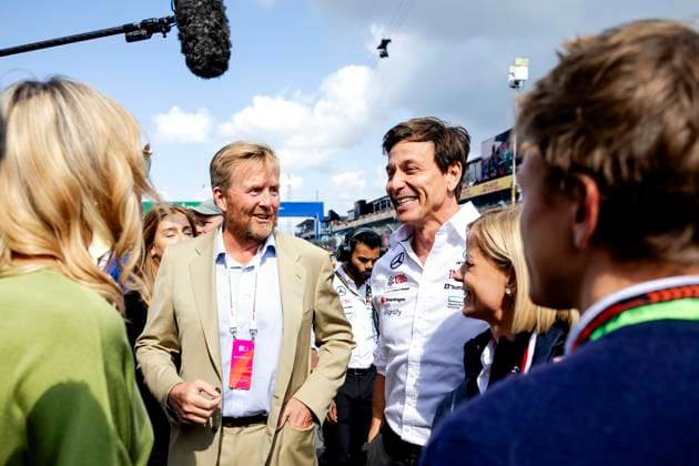 ZANDVOORT - King Willem-Alexander, Queen Maxima and Toto Wolff (Mercedes) on the grid prior to the F1 Grand Prix of the Netherlands at the Circuit of Zandvoort. ANP REMKO DE WAAL xVIxANPxSportx xxANPxIVx 506719777 originalFilename: 506719777.jpg