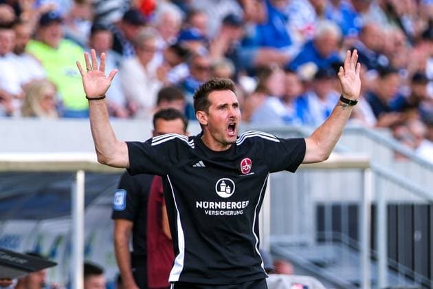 Miroslav Klose 1 FC Nuernberg, Coach gestures, GER, SV Darmstadt 98 vs 1 FC Nuernberg, Football, 2 Bundesliga, Matchday 3, Season 2024 2025, 25 08 2024 DFL REGULATIONS PROHIBIT ANY USE OF PHOTOGRAPHS as IMAGE SEQUENCES and or QUASI VIDEO GER, SV Darmstadt 98 vs 1 FC Nuernberg Football, 2 Bundesliga, Matchday 3, Season 2024 2025, 25 08 2024 Darmstadt Copyright: xEibner-Pressefoto FlorianxWieganx EP_FWD