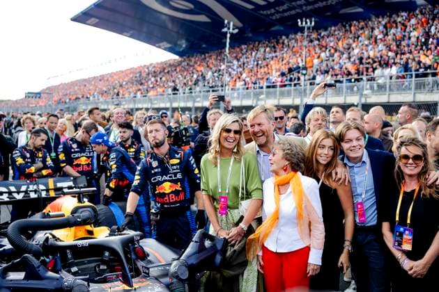 ZANDVOORT - King Willem-Alexander, Queen Maxima, Prince Claus-Casimir, Princess Alexia and Princess Margriet on the grid prior to the F1 Grand Prix of the Netherlands at the Circuit of Zandvoort. ANP REMKO DE WAAL xVIxANPxSportx xxANPxIVx 506720160 originalFilename: 506720160.jpg