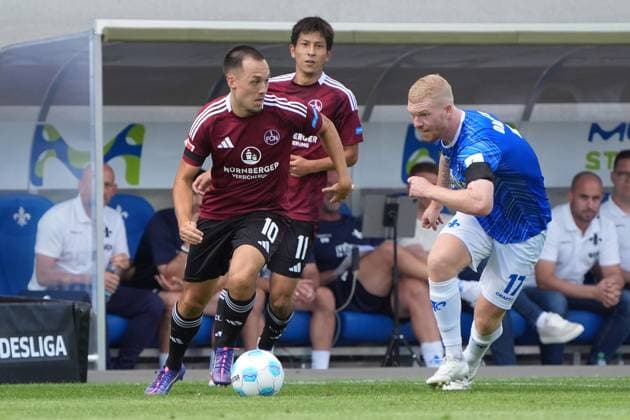 Julian Justvan 1 FC Nürnberg, 10 vs Kai Klefisch SV Darmstadt 98, 17 25 08 2024 2 Bundesliga, season 24 25 SV Darmstadt 98 vs 1 FC Nürnberg, Stadion am Boellenfalltor, emonline, emspor,