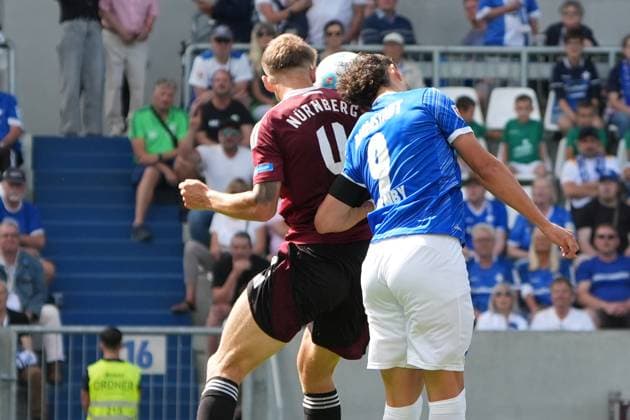 Finn Jeltsch 1 FC Nuremberg, 4 remains lying down after a collision with Frasier Hornby SV Darmstadt 98, 09 and has to be treated 25 08 2024 2 Bundesliga, Season 24 25 SV Darmstadt 98 vs 1 FC Nuremberg, Stadion am Boellenfalltor, emonline, emspor,