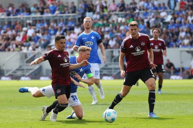 25 08 2024, xtvx, Fußball 2 Bundesliga, SV Darmstadt 98 1 FC Nuremberg emspor, v l Zweikampf, Duell, duel, tackle, compete Clemens Riedel SV Darmstadt 98 Danillo Soares 1 FC Nuernberg DFL DFB REGULATIONS PROHIBIT ANY USE OF PHOTOGRAPHS as IMAGE SEQUENCES and or QUASI VIDEO Darmstadt