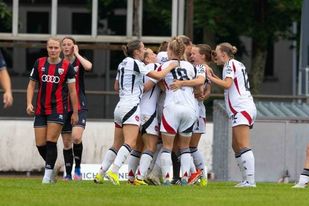 Ingolstadt, Germany August 25, 2024 2 BL Women 2024 2025 FC Ingolstadt 04 vs 1 FC Nuremberg In the picture in the grape goal scorer Medina Desic FCN cheers with her teammates after his goal to 0 1 , MTV Stadion Bayern Copyright: xFotostandx xSchaeferx
