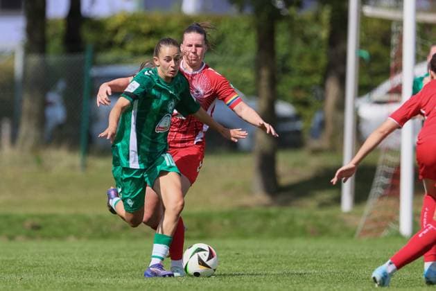 from left Tuana Mahmoud SV Werder Bremen, 10 and Adriana Achcinska 1 FC Köln, 9 in running duel, duel, dynamics, action, action, match scene, 25 08 2024, Münster Germany , Soccer, Test match women, SV Werder Bremen 1 FC Köln xobx