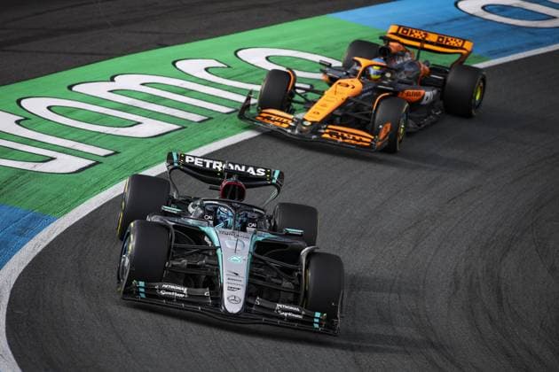 63 RUSSELL George (gbr), Mercedes AMG F1 Team W15, 81 PIASTRI Oscar (aus), McLaren F1 Team MCL38, action during the Formula 1 Heineken Dutch Grand Prix 2024, 15th round of the 2024 Formula One World Championship, WM, Weltmeisterschaft from August 23 to 25, 2024 on the Circuit Zandvoort, in Zandvoort, Netherlands - F1 - DUTCH GRAND PRIX 2024 DPPI Panoramic  240825_R15_OLANDA_DP_XB3_6379_